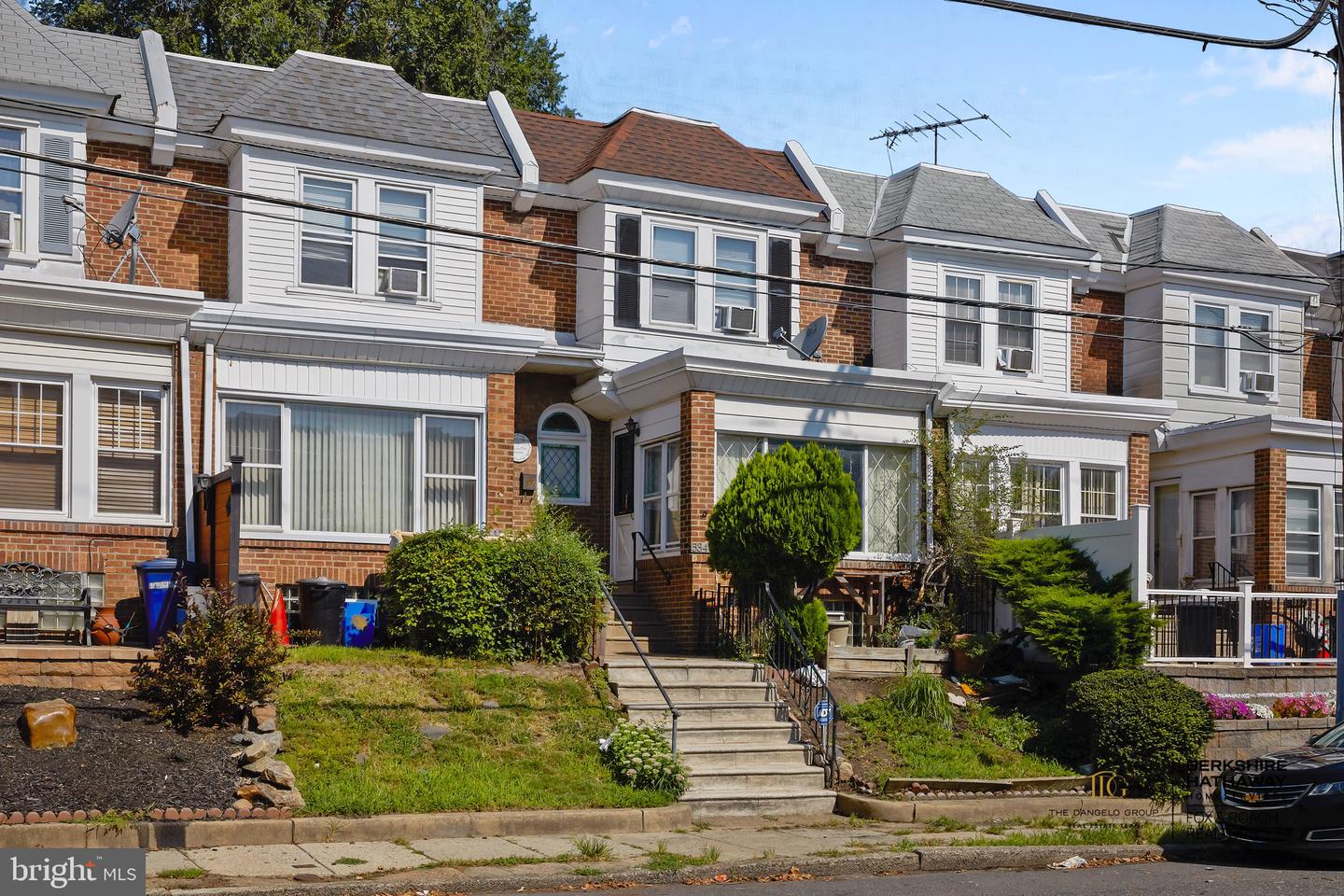 5346 Large St — photo