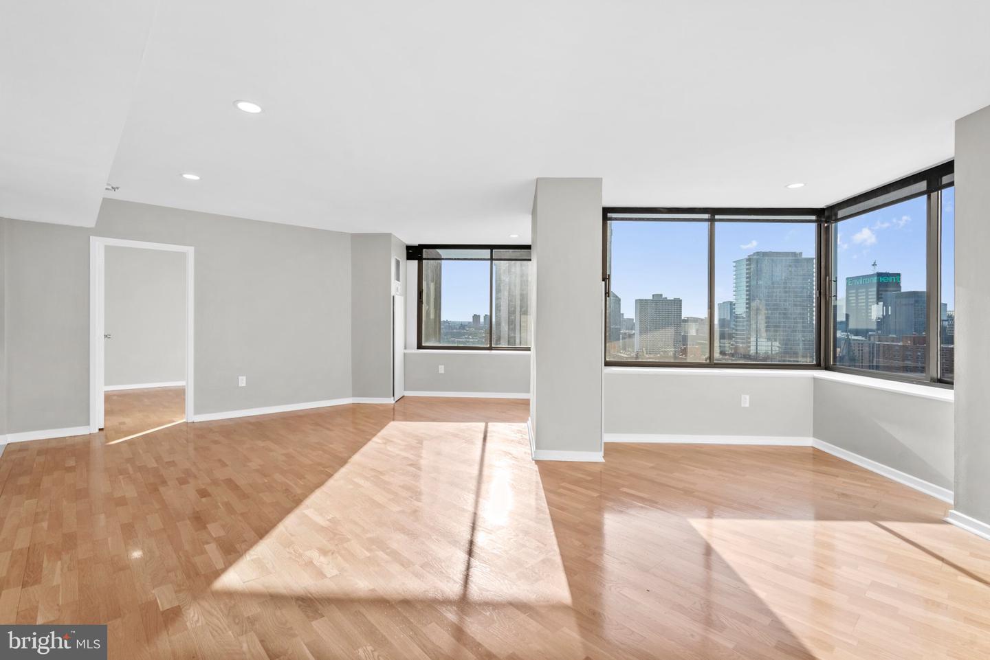 202 W Rittenhouse Sq #1704 — photo