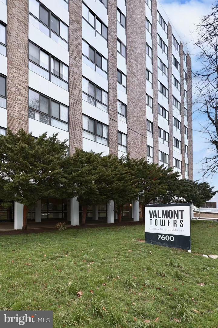 7600 E Roosevelt Blvd #906 — photo