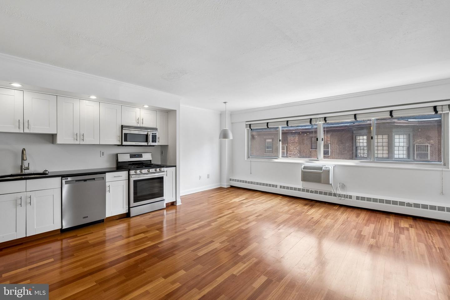 2101 Chestnut St #408 — photo