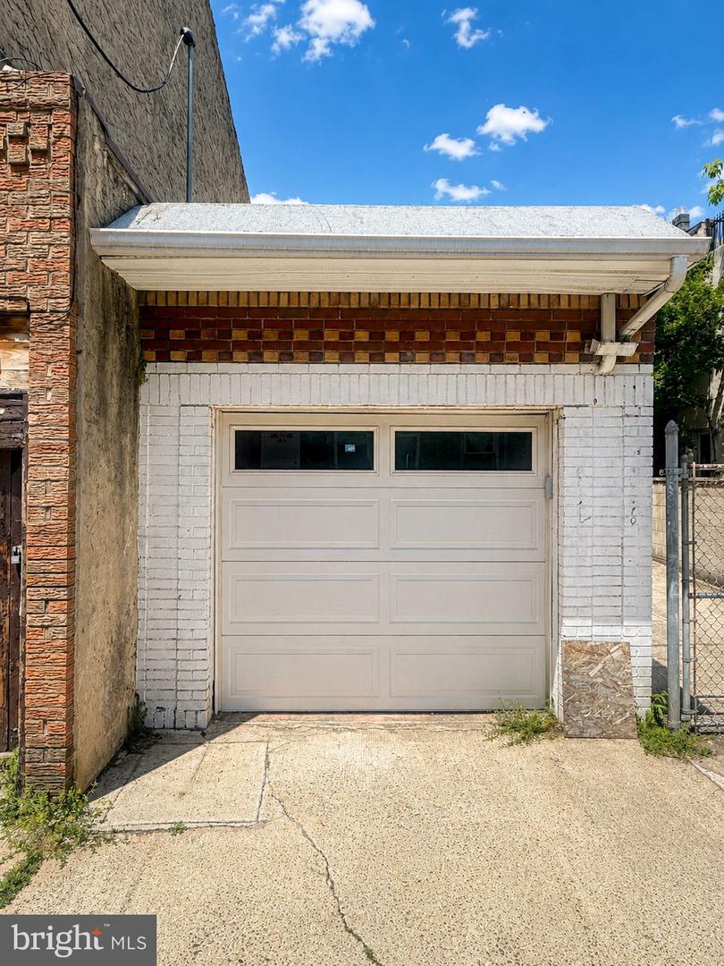 607 Sears St — photo