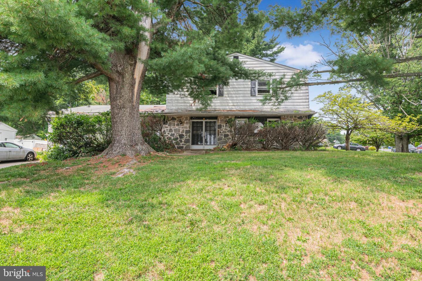 9096 Pine Rd — photo