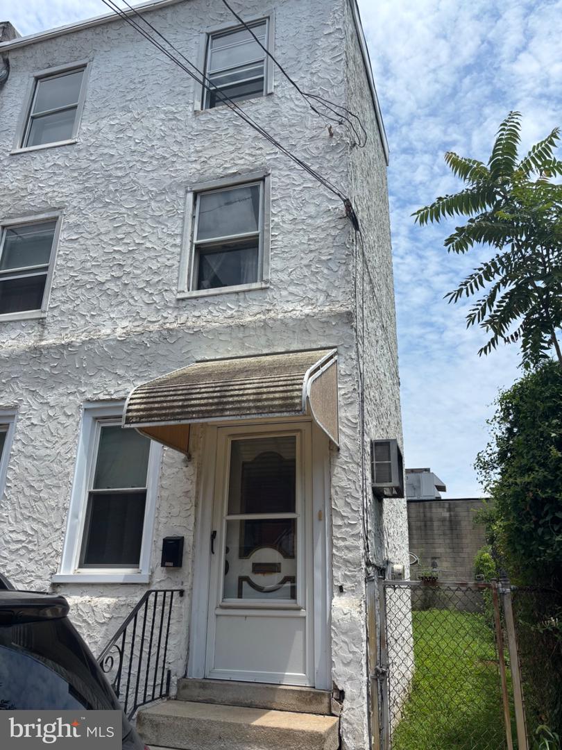 1033 E Crease St — photo