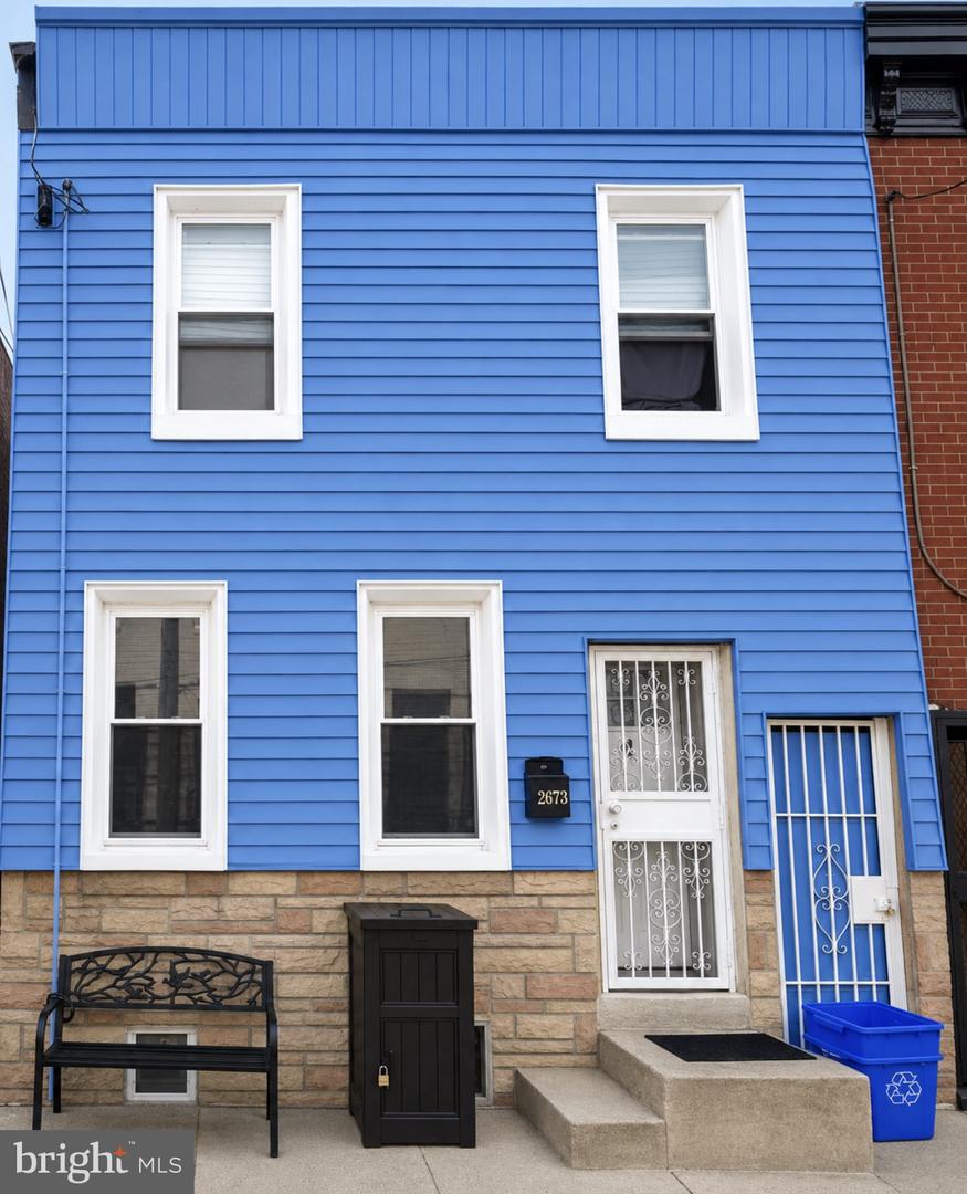 2673 Collins St — photo