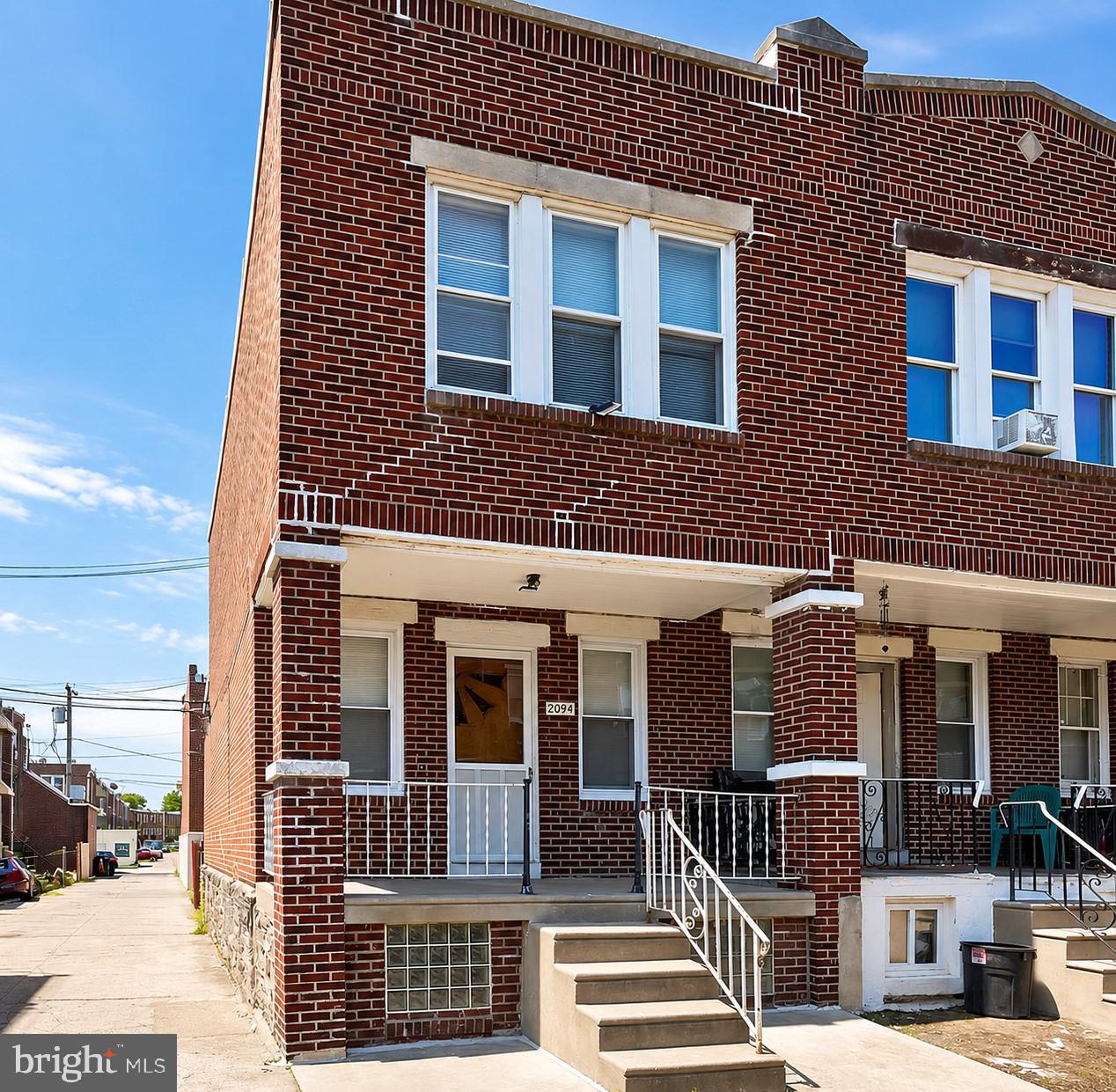 2094 Carver St — photo