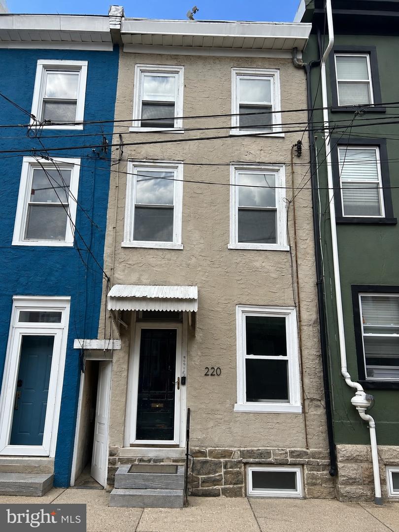 220 Baldwin St — photo