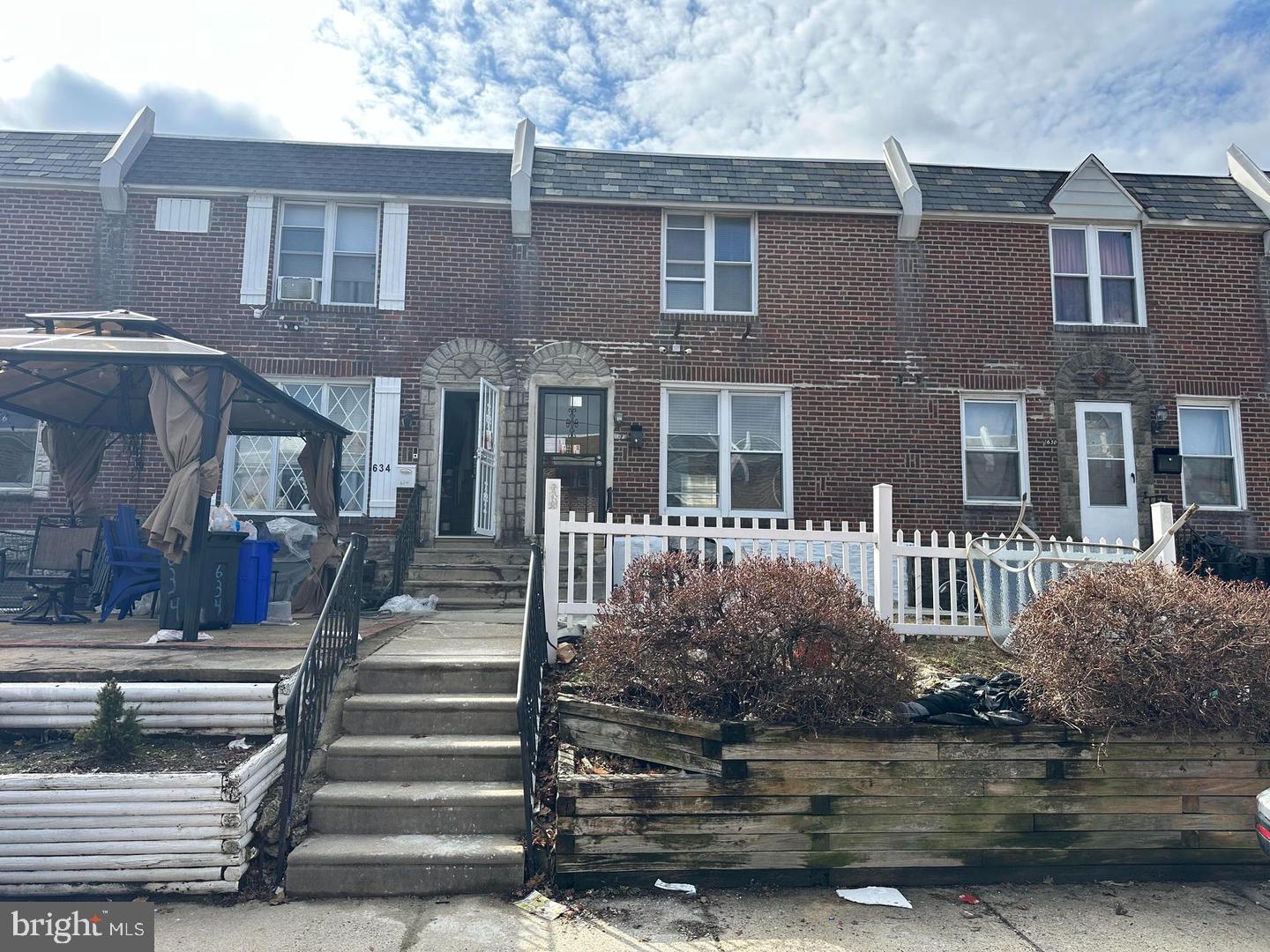 632 E Carver St — photo