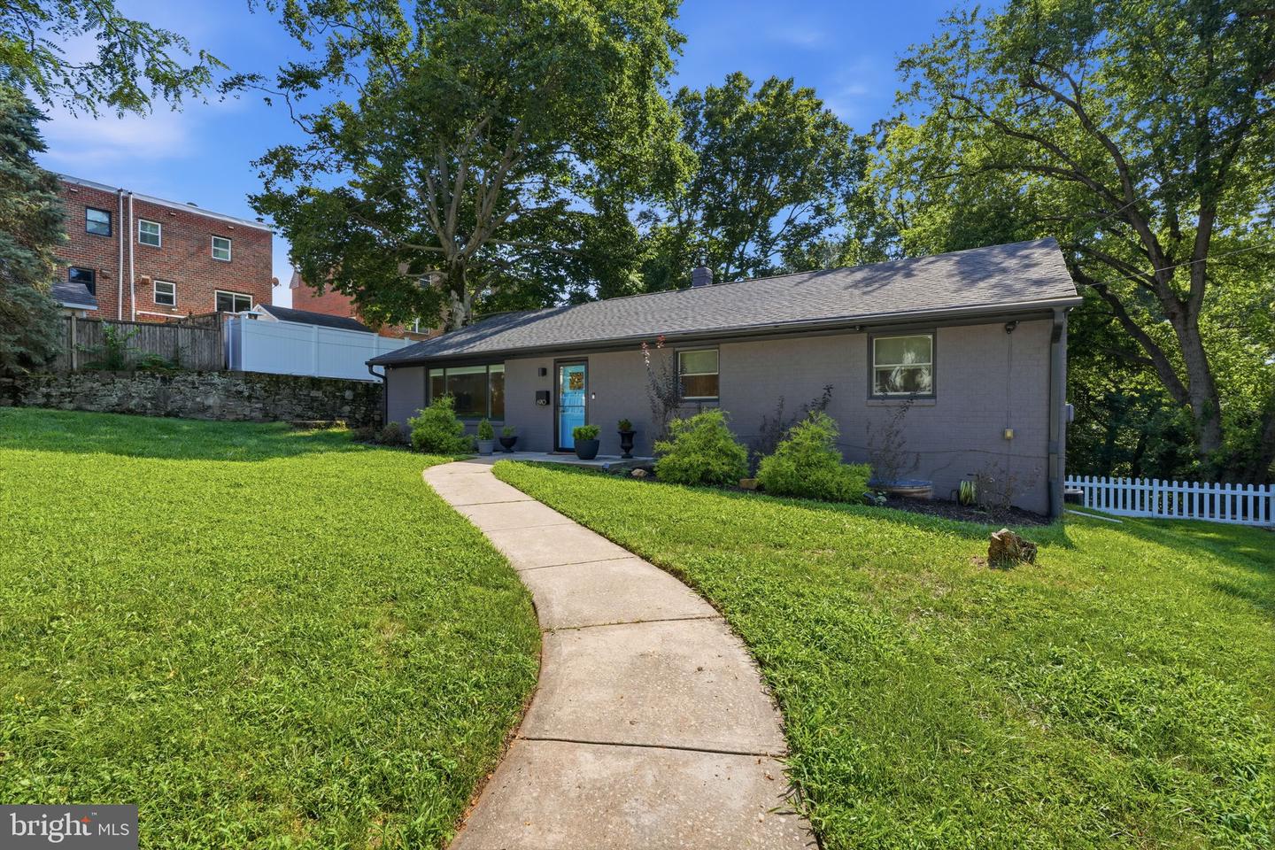 6910 Cliff Road, Philadelphia, PA 19128