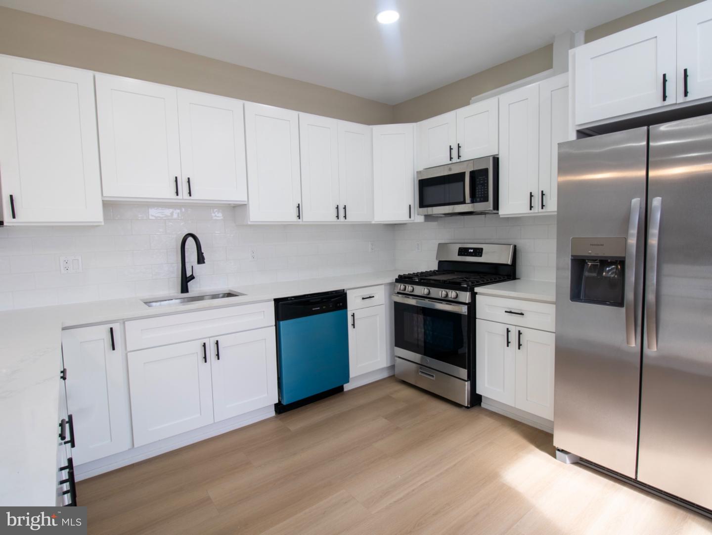 5511 Larchwood Ave — photo