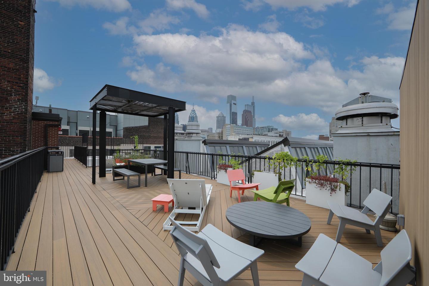 1238-00 Callowhill St #105 — photo