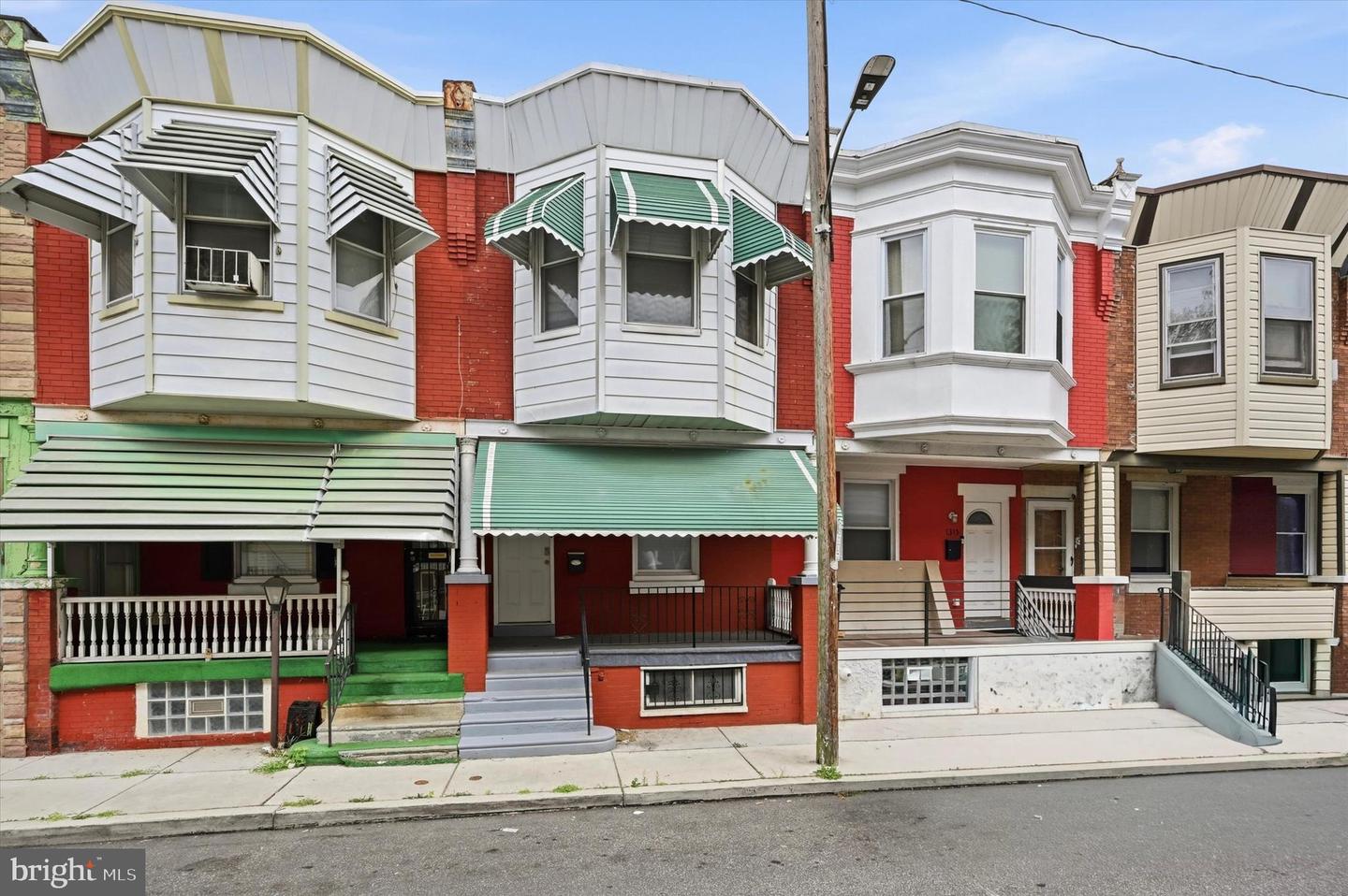 1317 N Hobart St — photo