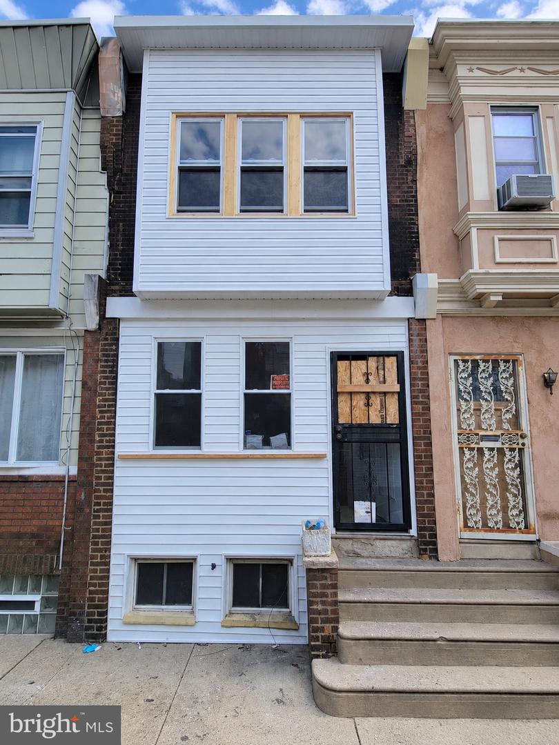 3223 N Dover St — photo