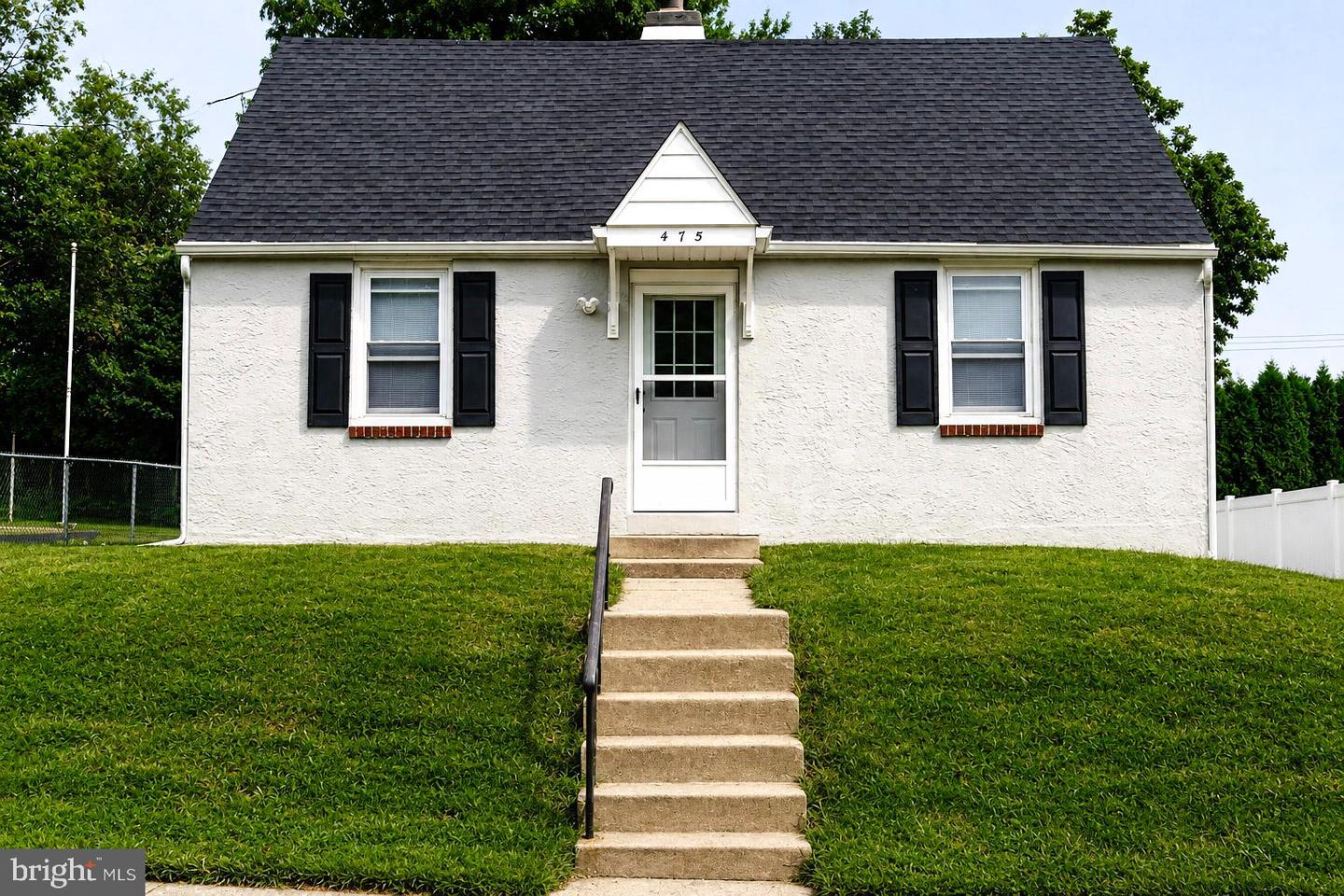 475 Evergreen Ave — photo