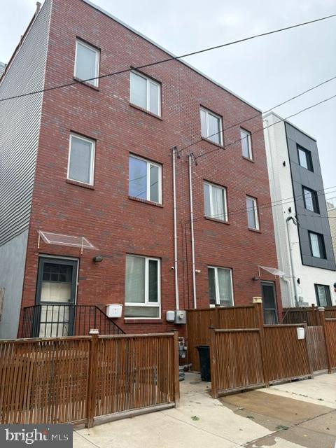 667 N 35th St — photo