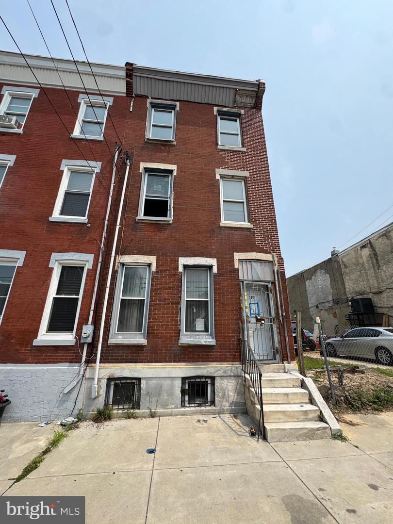 2207 W Oxford St — photo