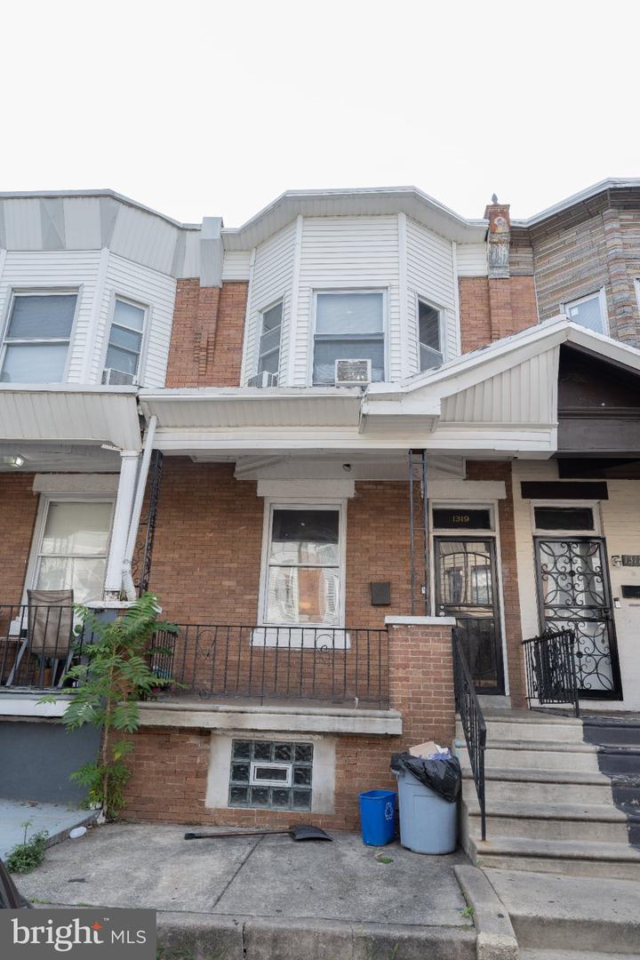 1319 N Alden St — photo
