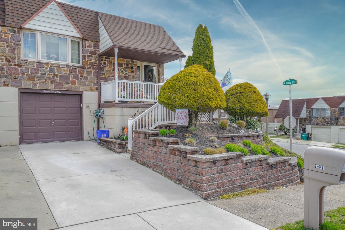 1231 Hemlock Dr — photo