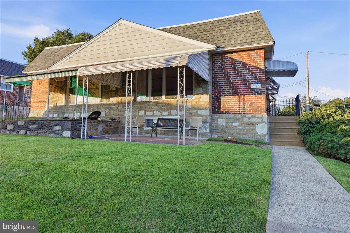 737 Colebrook Rd — photo