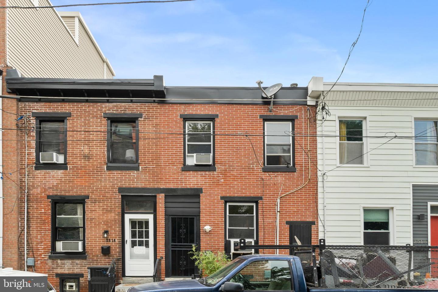 2516 Collins St — photo