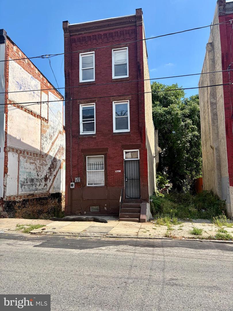 2738 W Glenwood Ave — photo