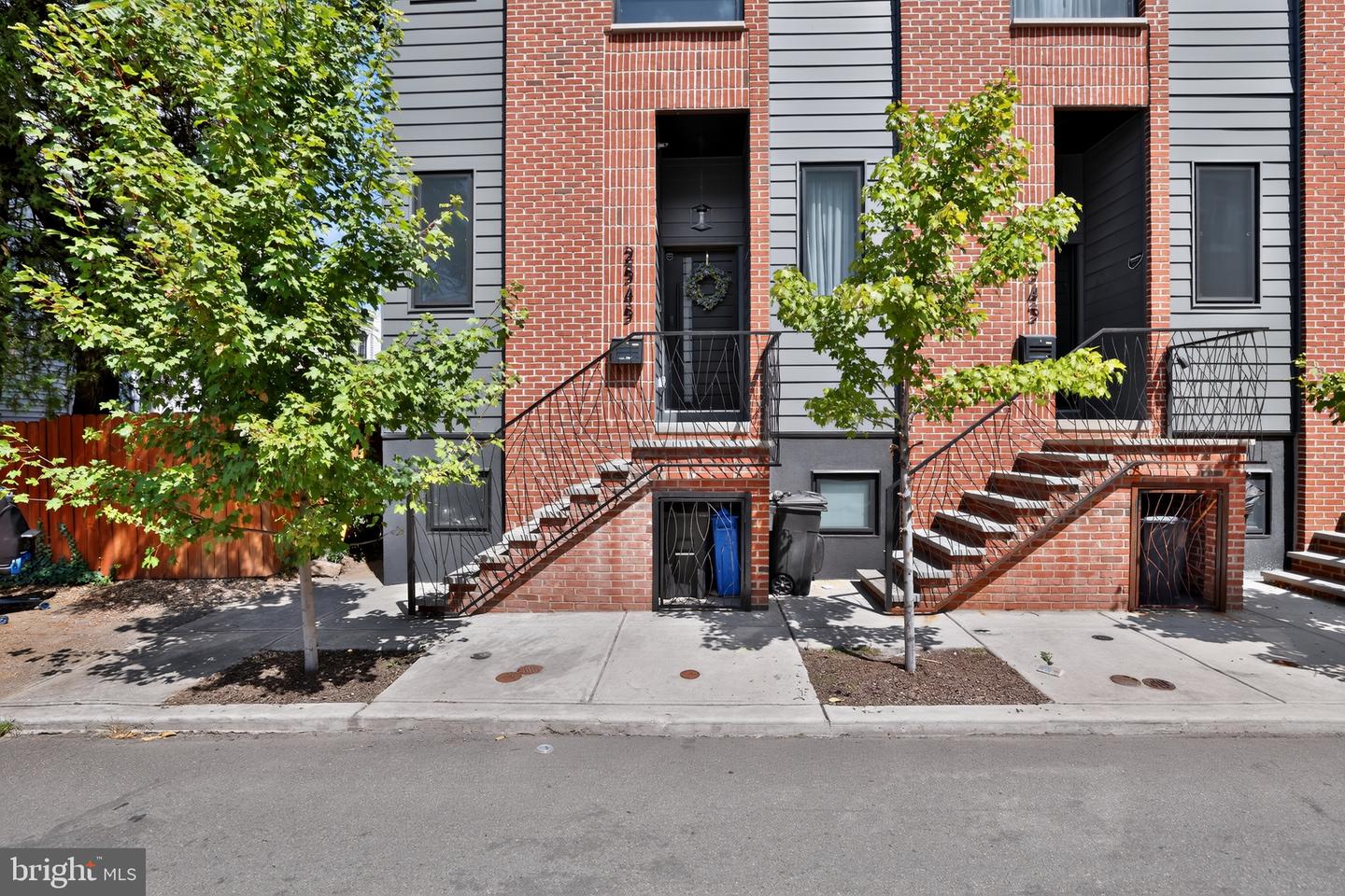 2545 Turner St — photo