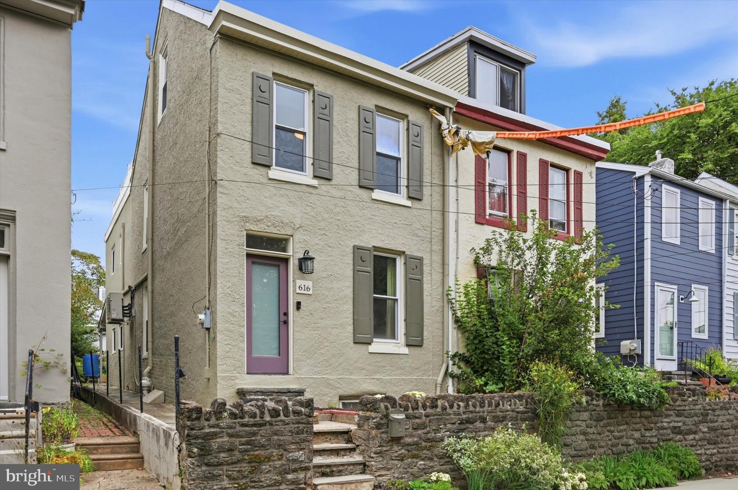 616 W Naomi St — photo