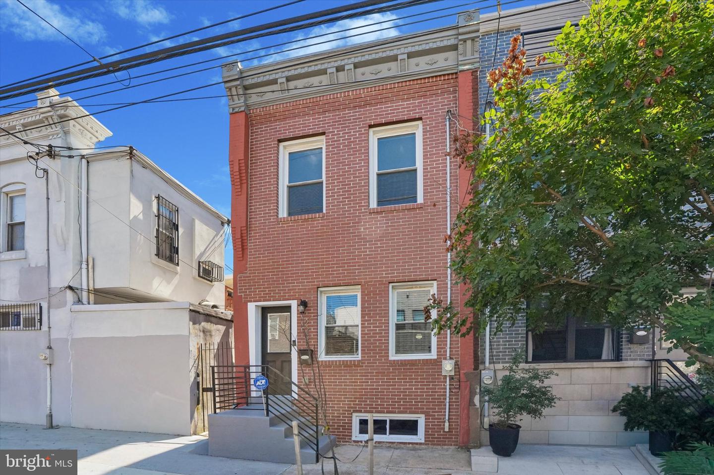 2208 E Dickinson St — photo