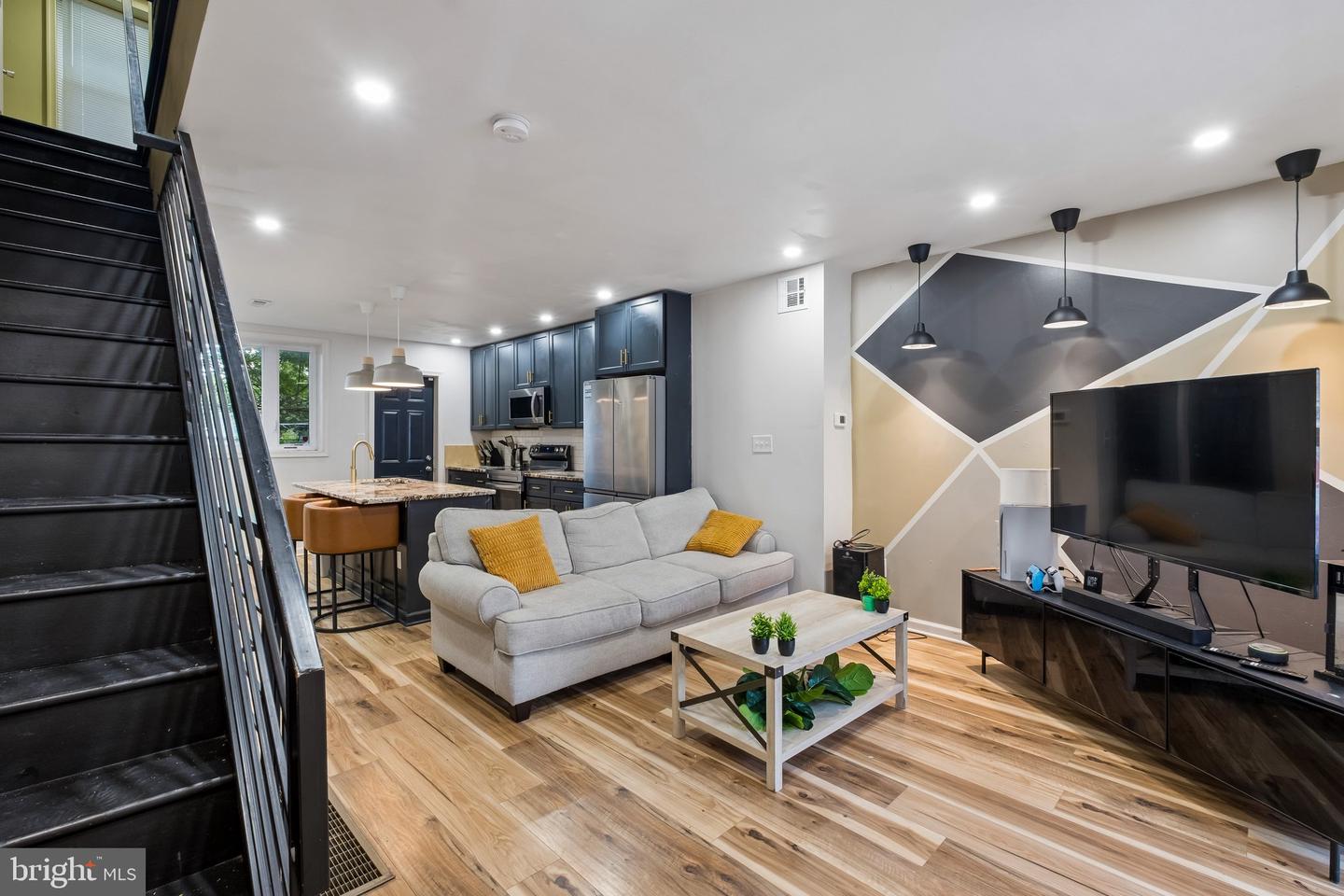 5514 Race St — photo
