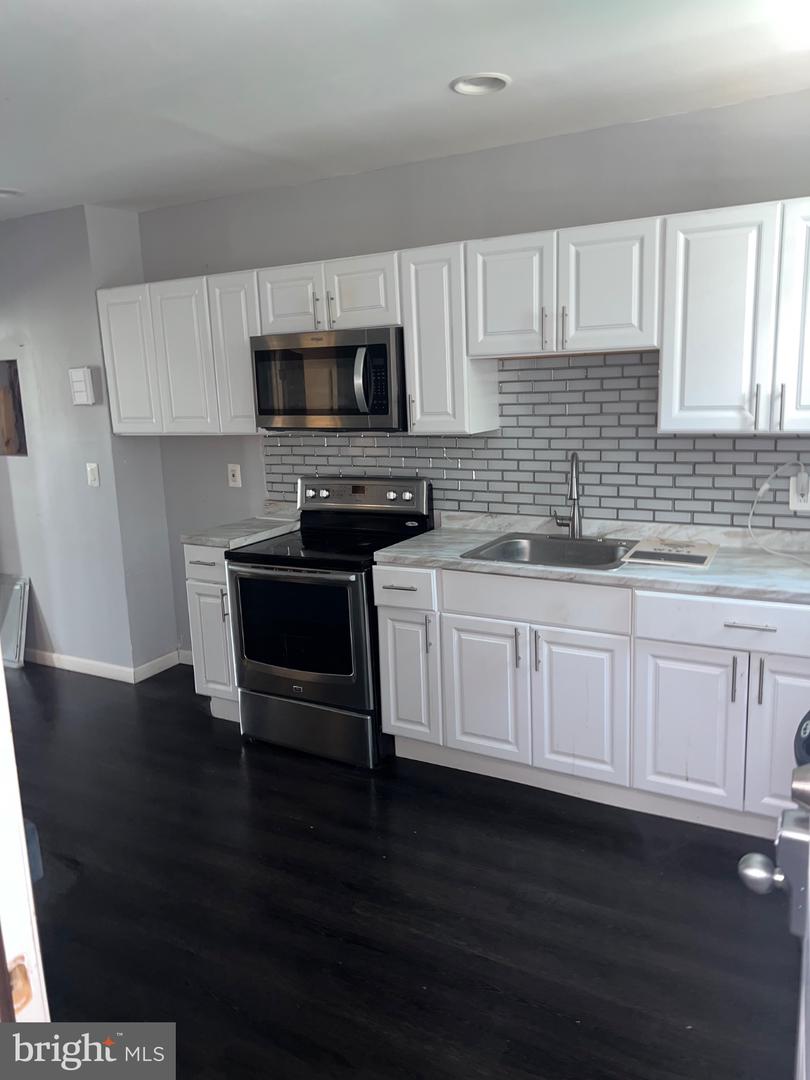 7018 Woodland Ave #4 — photo