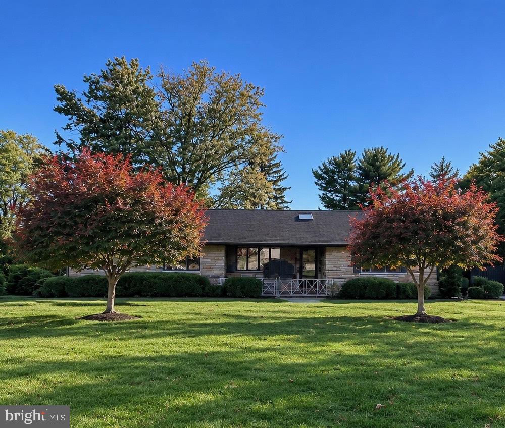 714 Stratford Dr — photo
