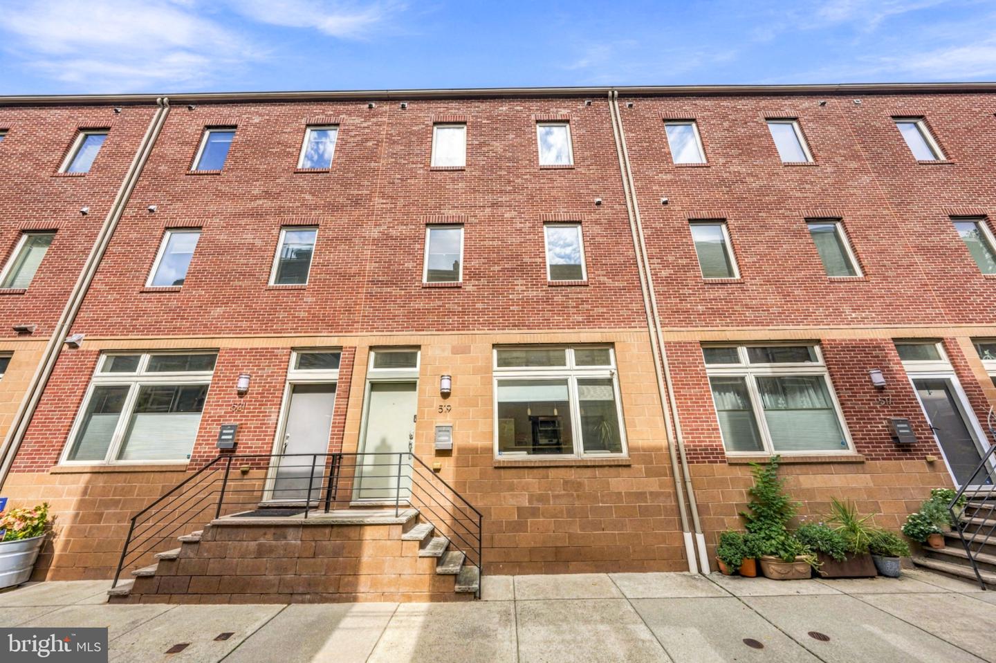 519 Montrose St — photo