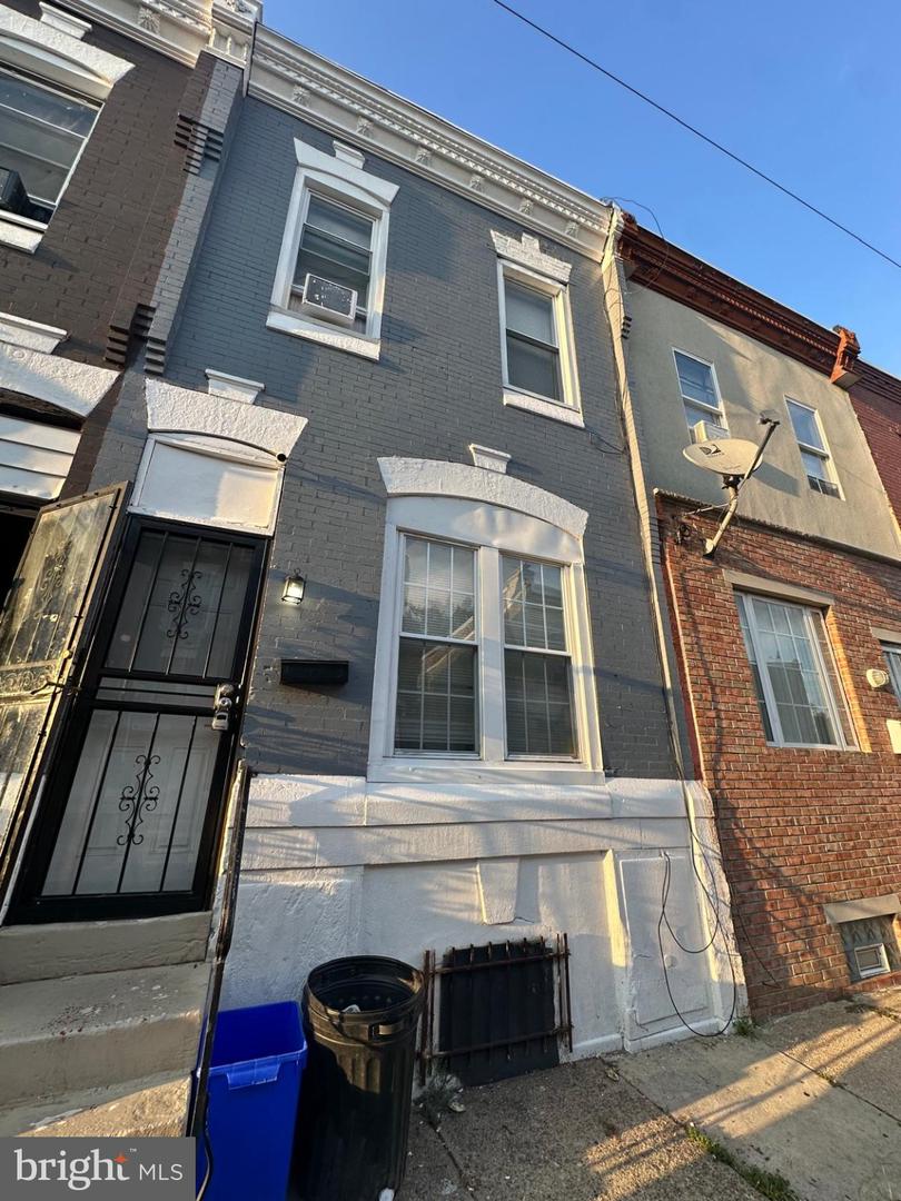 2711 Oakdale St — photo