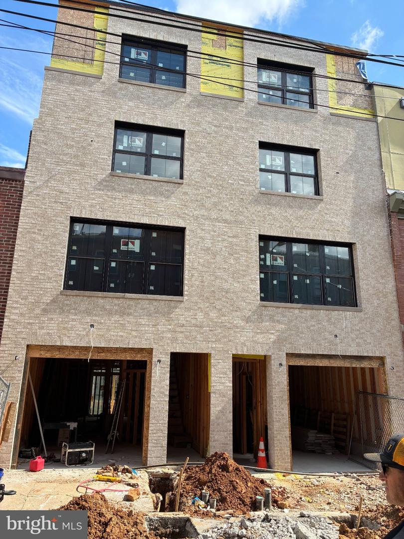 755 N Taylor St — photo