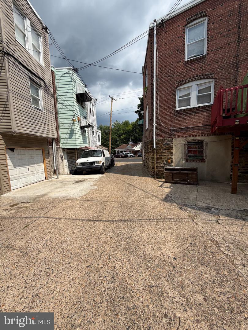 915 Wagner Ave — photo