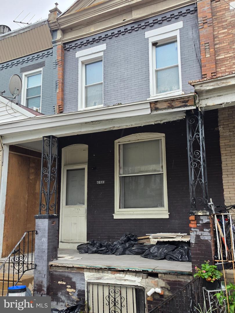7033 Saybrook Ave — photo