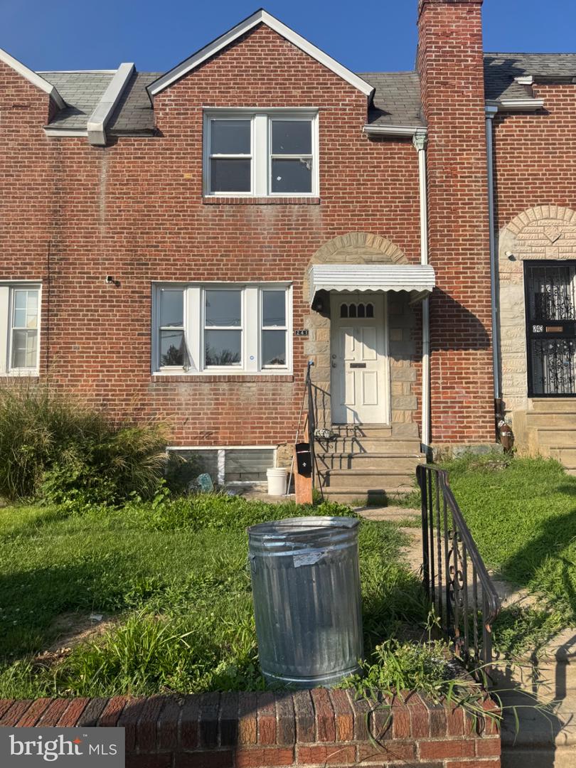 241 Howell St E — photo