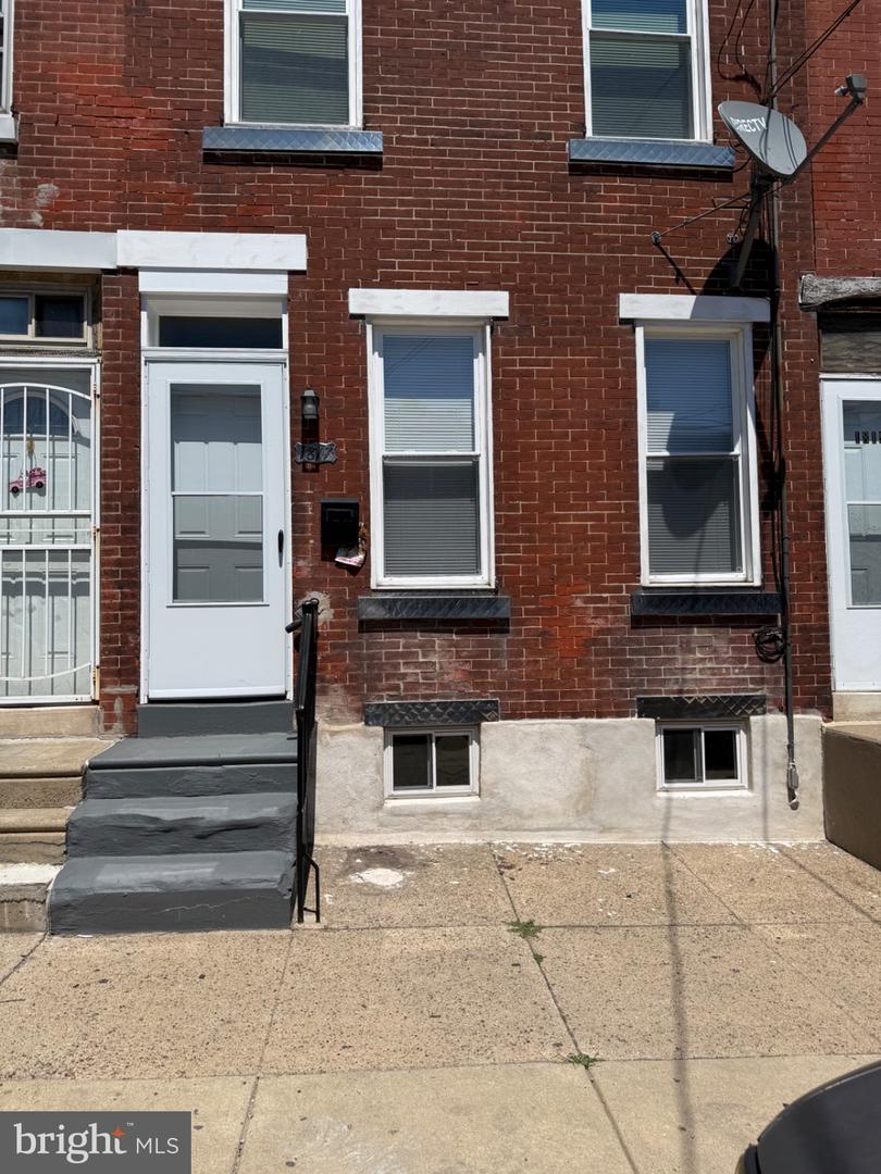 1817 E Madison St — photo