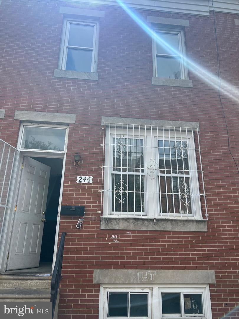 244 E Elkhart St E — photo