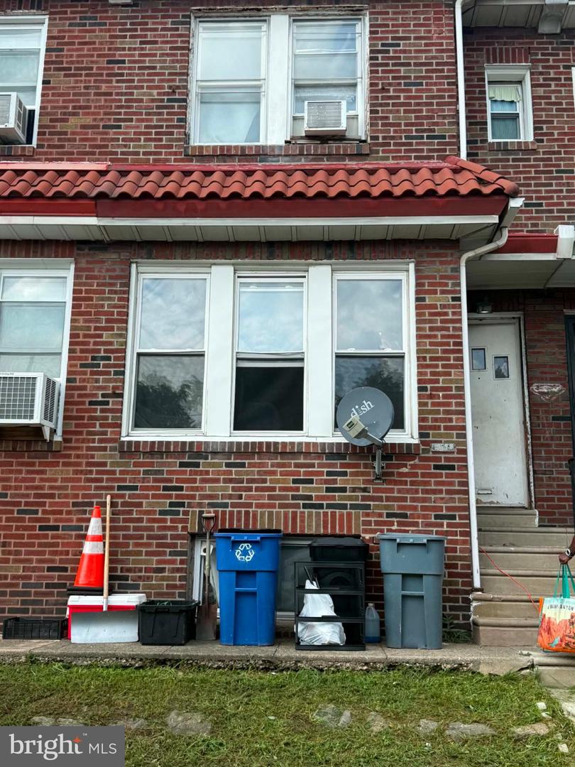 239 W Laveer St — photo