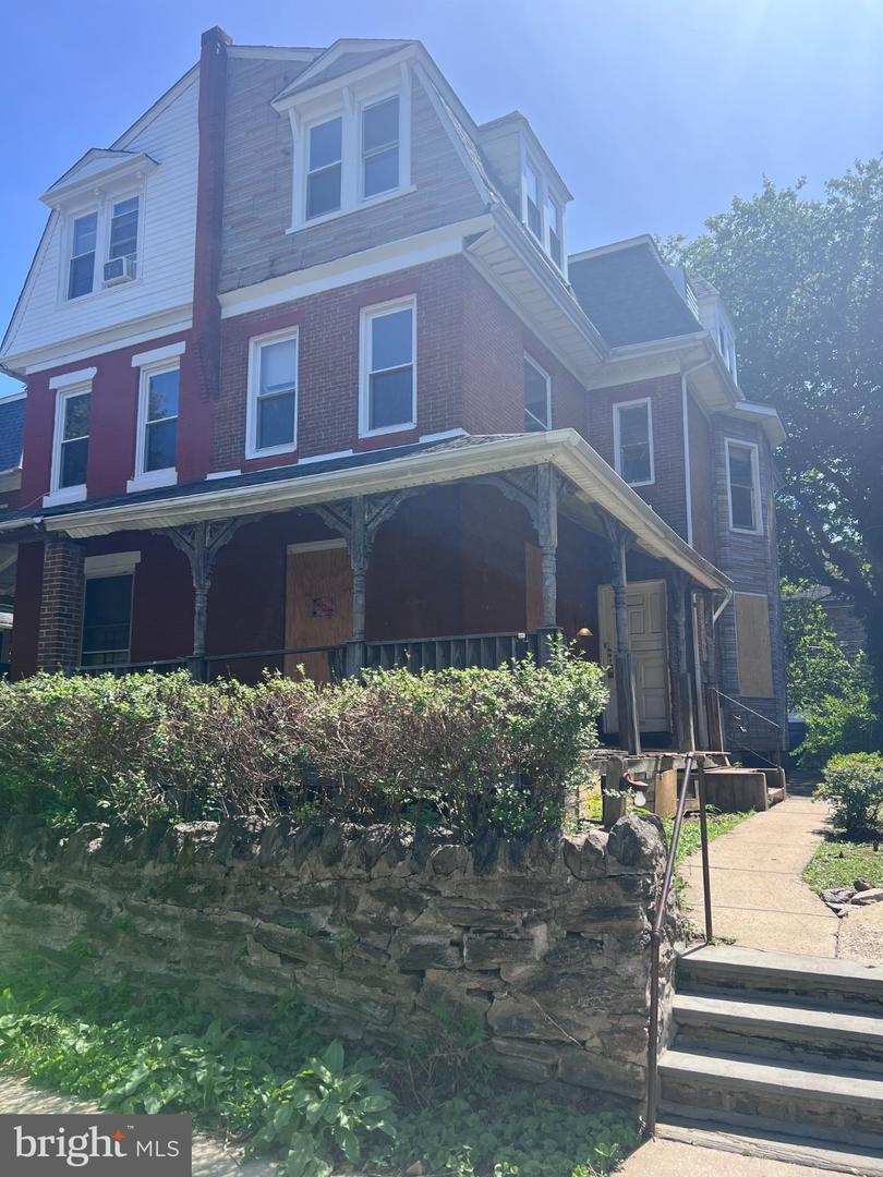 330 W W Earlham Ter — photo