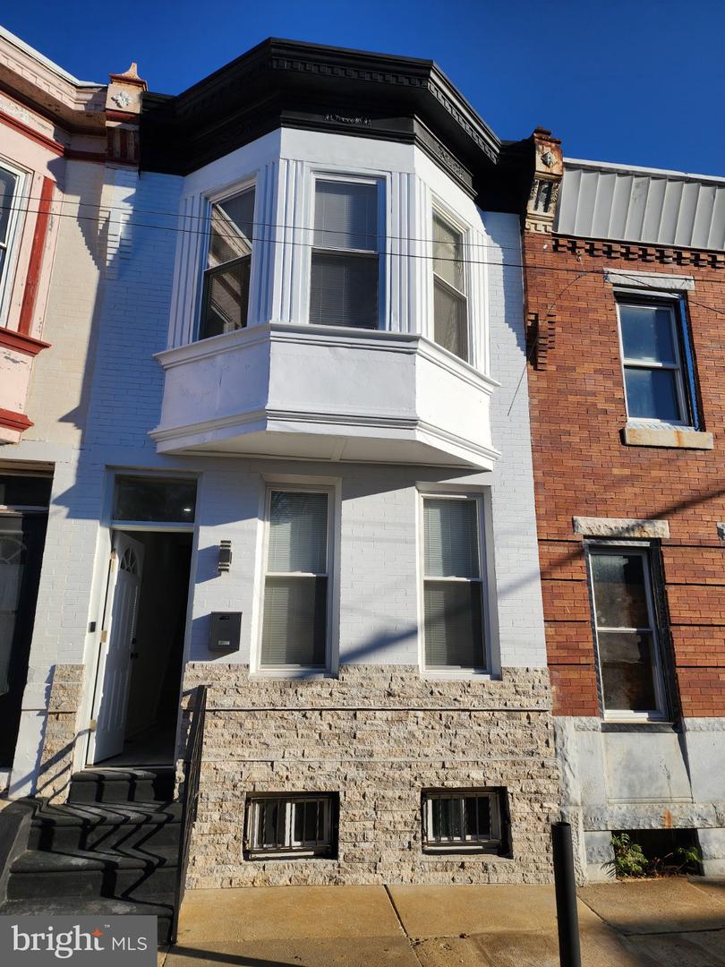 169 W Thayer — photo