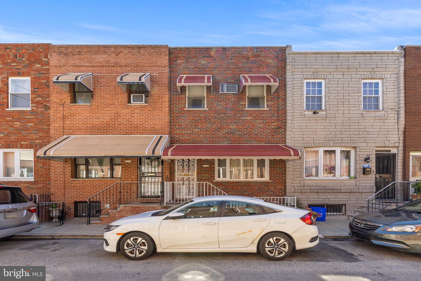 2439 S Rosewood St — photo