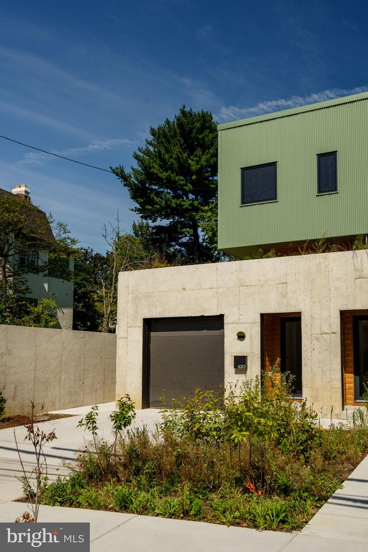 620 W Kingsley St — photo