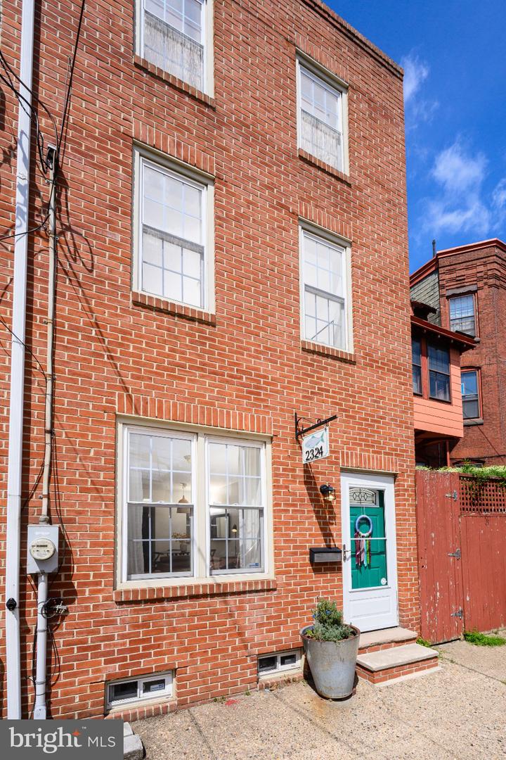 2324 Sepviva St — photo