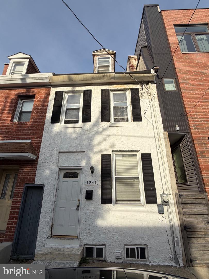 1241 E Palmer St — photo