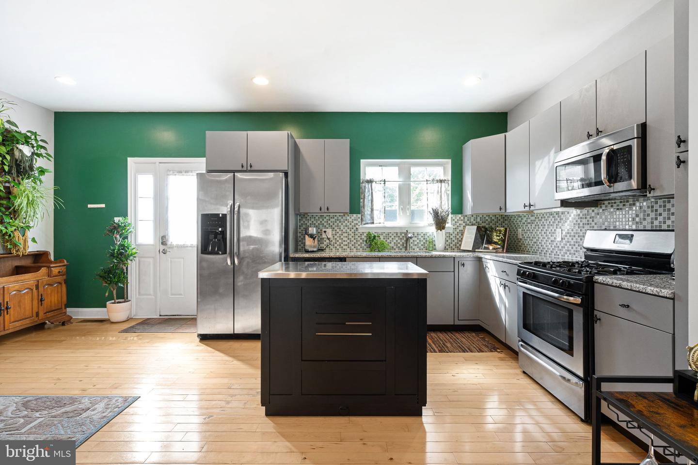 650 N 8th St — photo