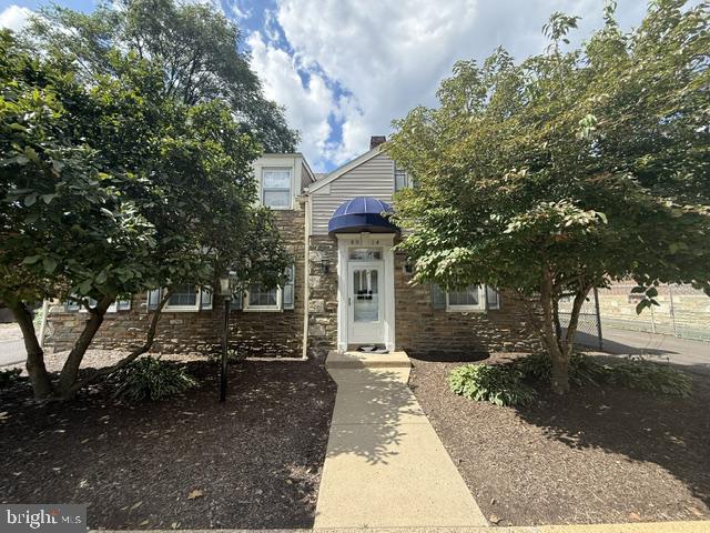 8014 Burholme Ave — photo