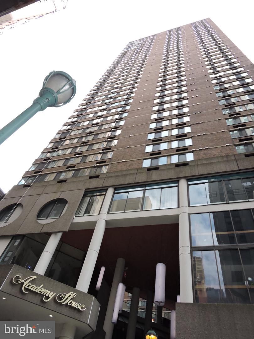 1420 Locust St #12K — photo