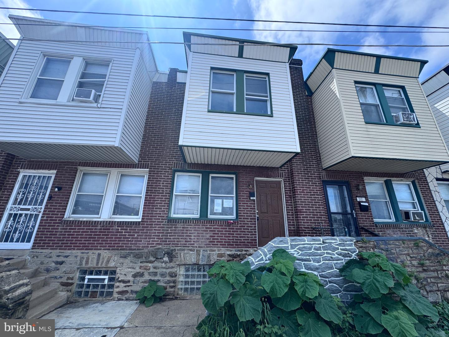 310 W Courtland St — photo