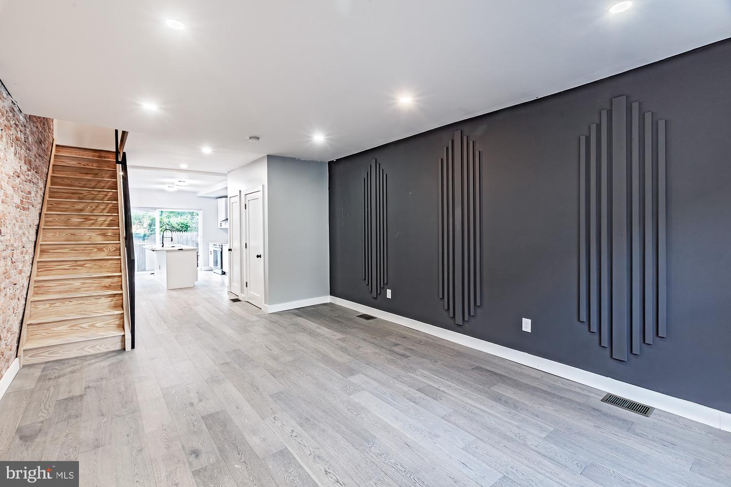 1346 N Myrtlewood St — photo